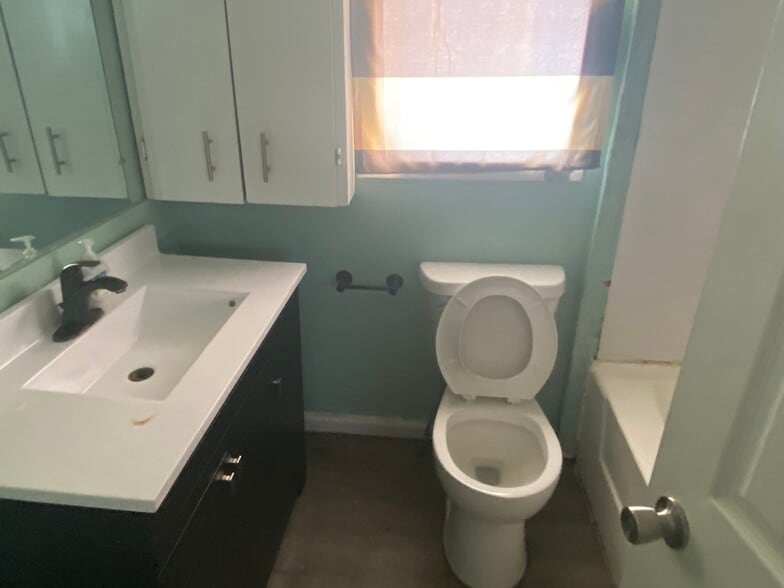 Bathroom - 605 N Market St