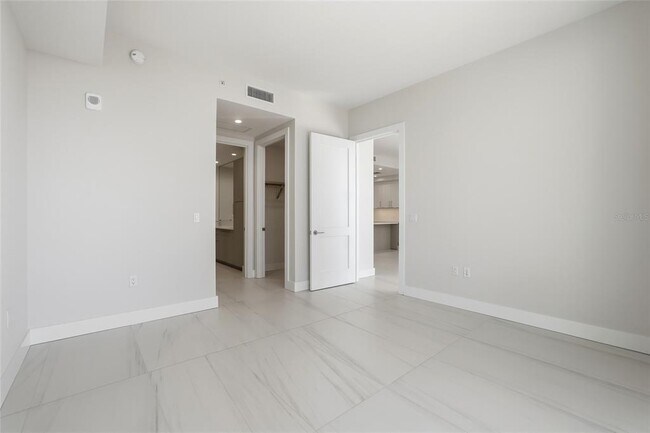 Building Photo - 275 1st Ave S