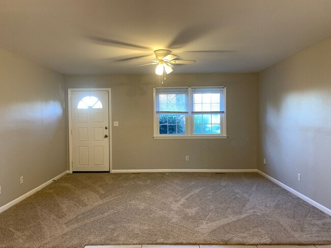 Building Photo - Pretty Renovated Rent Ready Ranch Near I-4...