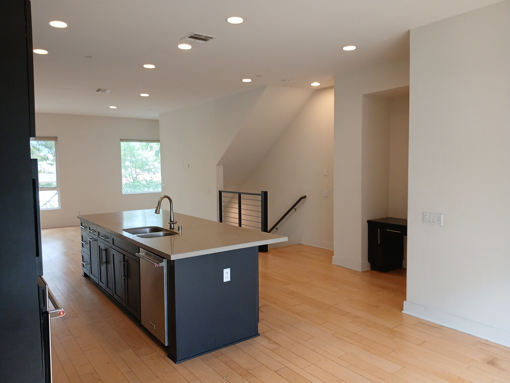 Building Photo - 139 W Live Oak Ave
