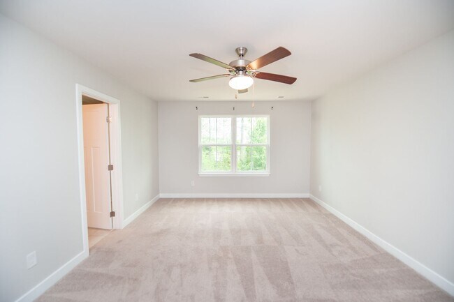 Building Photo - 3BR/2.5BA Fully-Loaded Luxury Townhome on ...