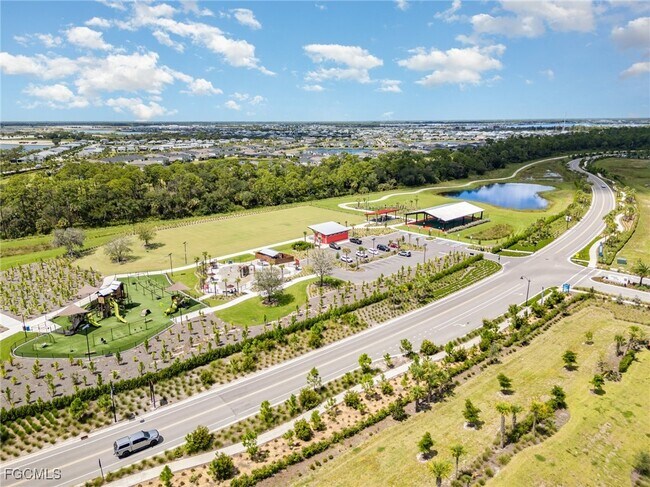 Building Photo - 44525 Palm Frond Dr