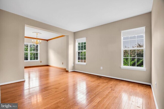 Building Photo - 8142 Tenbrook Dr
