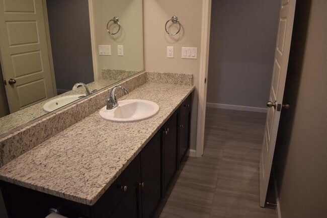 Building Photo - 610 Wood Crest Ave