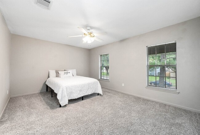 Building Photo - 17203 Kettle Creek Dr