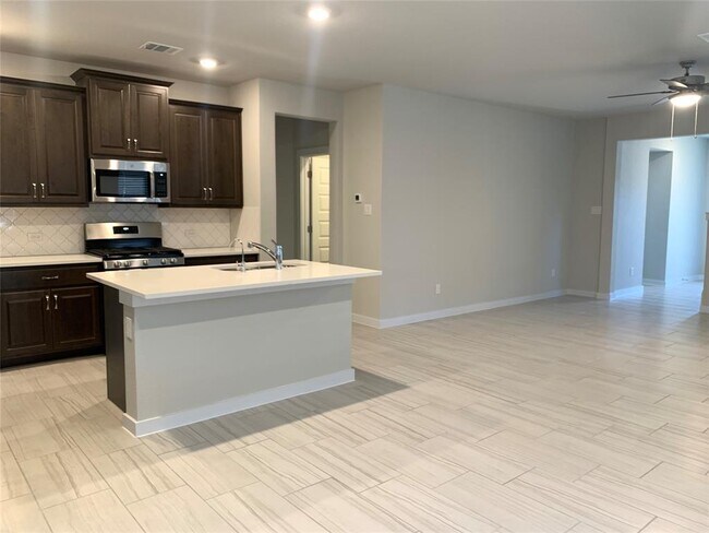 Building Photo - 2913 Sage Ranch Dr