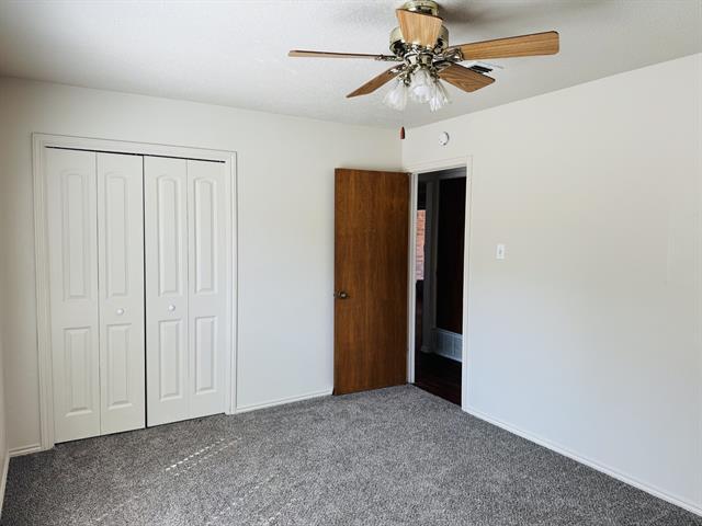 Building Photo - 912 Woodview Dr