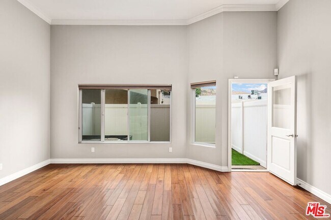 Building Photo - 5241 Colodny Dr