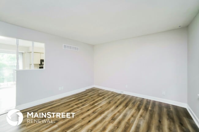 Building Photo - 409 N E Sharon St