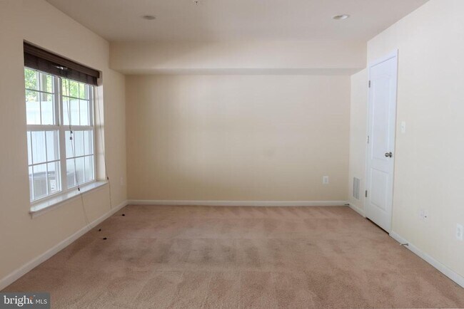 Building Photo - 726 Millhouse Dr