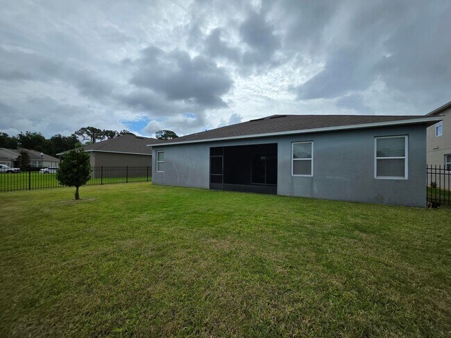 Building Photo - Gorgeous 4-Bedroom, 3-Bathroom Home in Providence