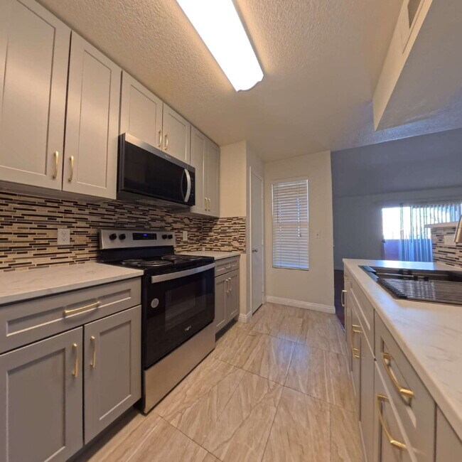 Building Photo - 2nd Level Specious One Bedroom Condo at Copper Sands!