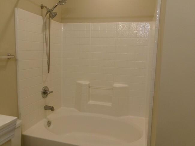 Building Photo - 110 Fountain Pointe Ln