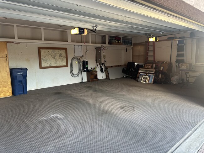 Building Photo - 566 Planters Manor Way