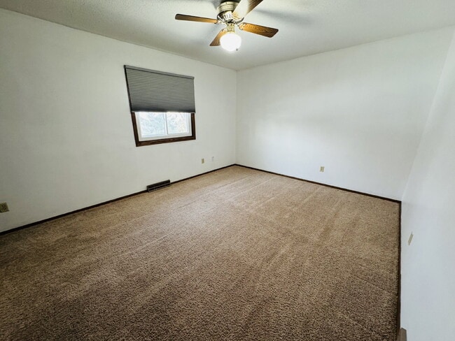 Building Photo - Winter Special half month off with February move in! 4-Bedroom Home in Blaine with 2 Full Baths a...