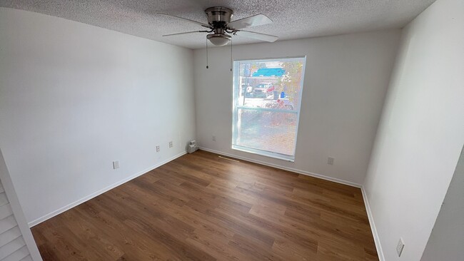 Building Photo - Newly renovated 3 bedroom, 2 bathroom, 2 c...