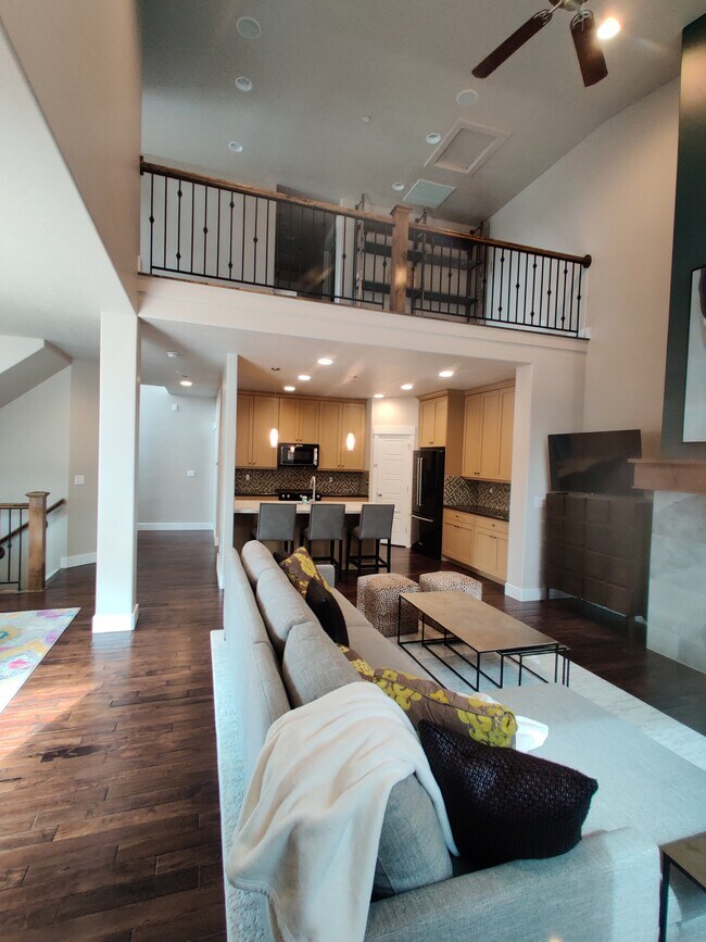 Building Photo - 13287 Alexis Dr