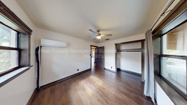 Building Photo - 7477 Greenway Dr