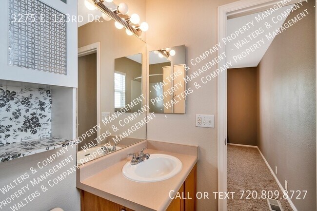 Building Photo - Updated Townhouse in THORNTON!!!!