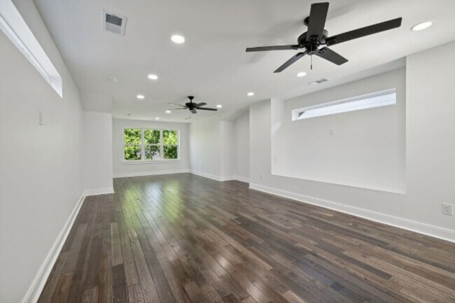 Building Photo - Brand NEW East Nashville 3 bedroom/3.5 bat...