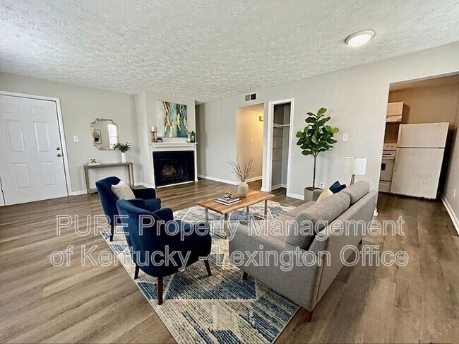 Building Photo - 3772 Camelot Dr