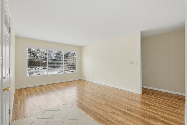 Building Photo - 5611 S Quincy St