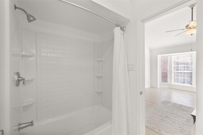 Building Photo - 3371 Continental Dr