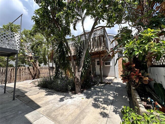 Building Photo - 236 6th Ave N