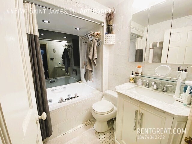 Building Photo - 445 W St James Pl