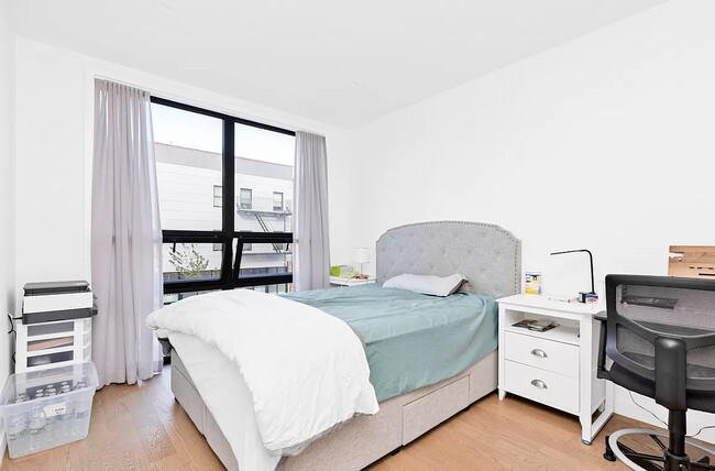 Building Photo - Modern 1BR – Limited Availability