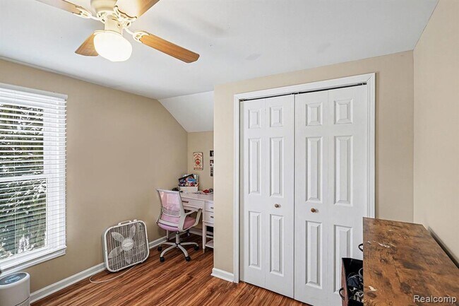 Building Photo - 532 E Broad St