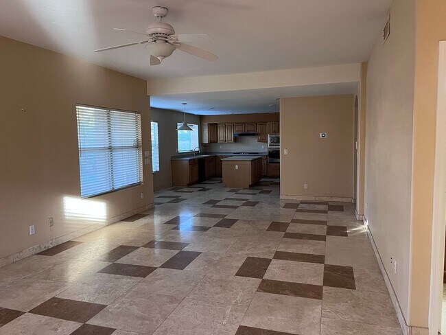 Building Photo - 4746 W Carla Vista Dr