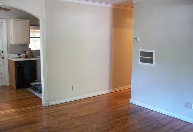 Building Photo - 1645 Airport Dr