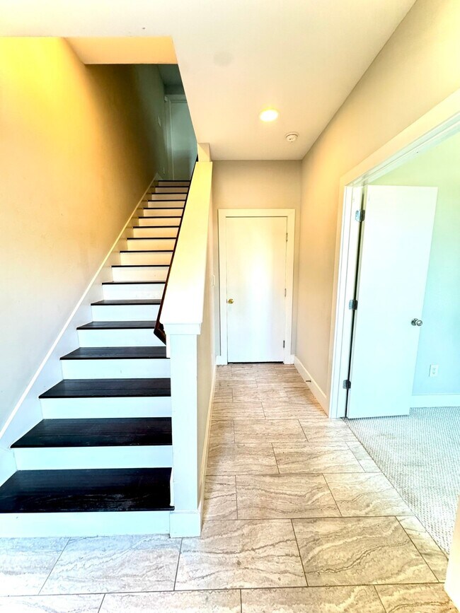 Building Photo - 1613 Milby St