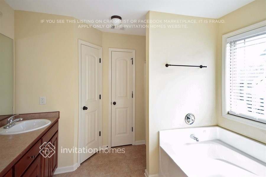 Building Photo - 2136 Villa Spg Ter