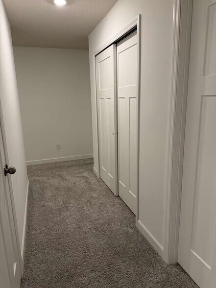 Building Photo - 10604 Heron Ave S