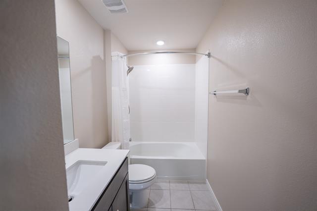 Building Photo - 400 Willow View Way