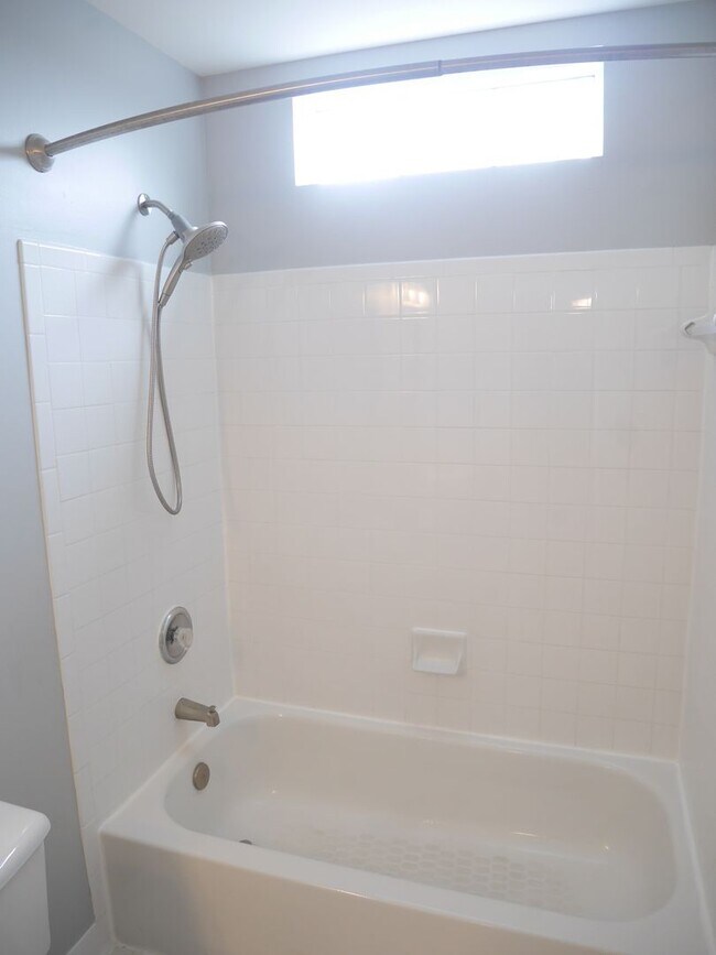 Building Photo - Spacious & Stylish 4-Bedroom Home with Fin...