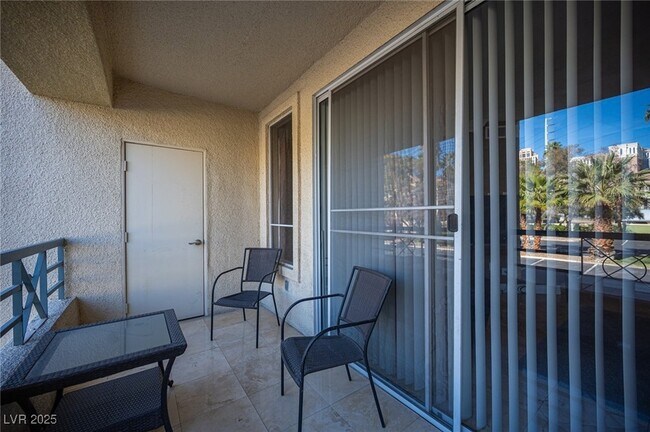 Building Photo - 220 E Flamingo Rd