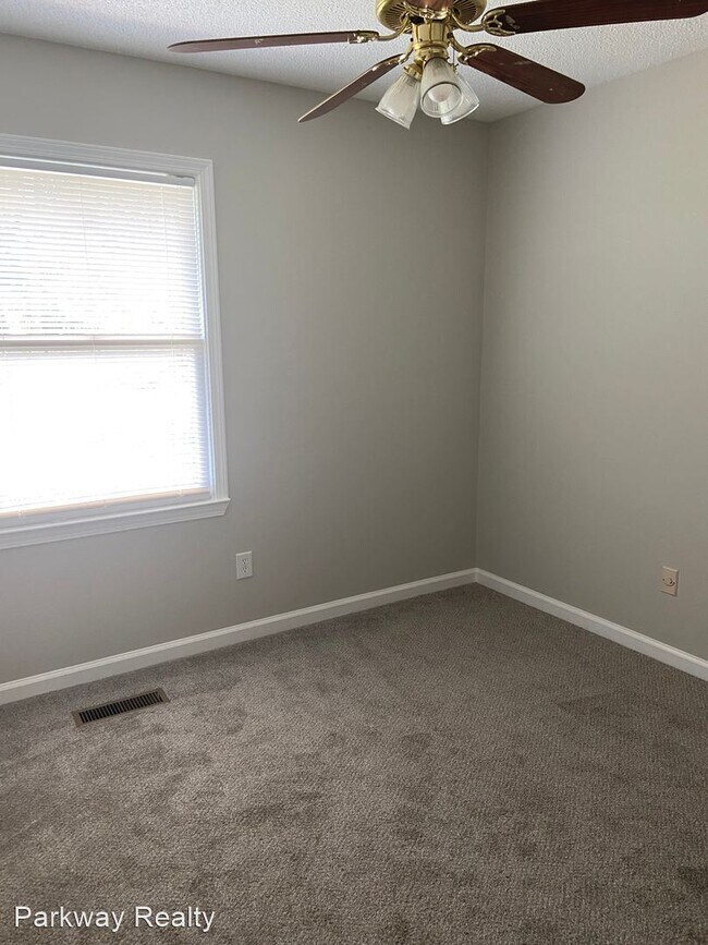 Building Photo - 3 br, 1.5 bath House - 2572 Hampstead Drive