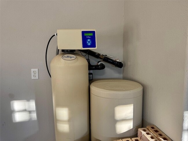 Building Photo - 408 Wolf Creek Way