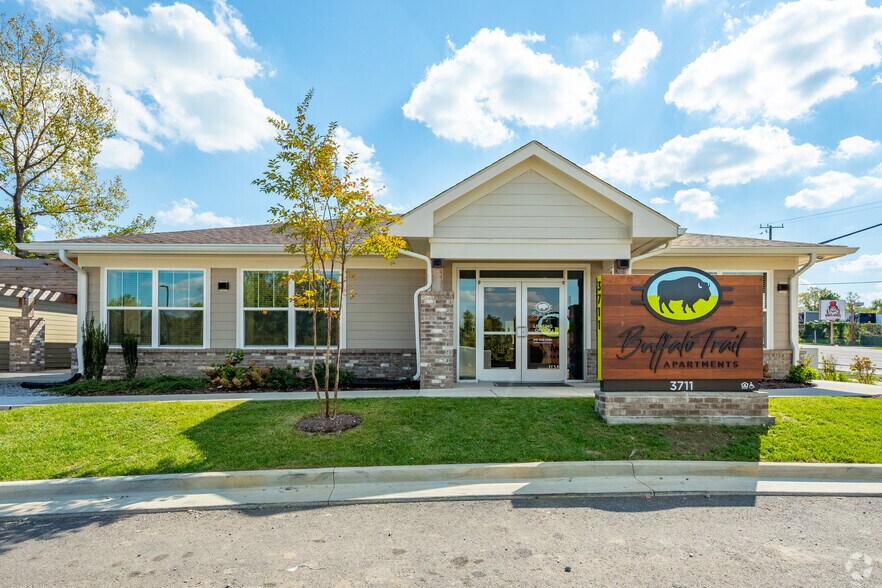 BUFFALO TRAIL APARTMENTS 3711 Dickerson Pike Nashville TN 37207