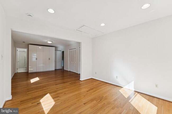 Building Photo - 7702 Leesburg Dr