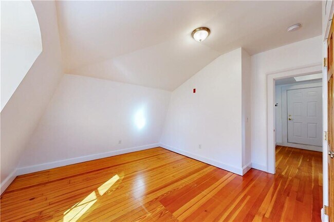 Building Photo - 54 Halsey St