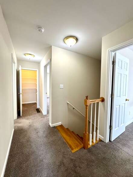 Building Photo - 641 Hampton Way
