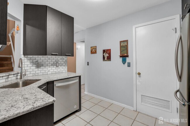 Building Photo - 492 Bayberry Ct