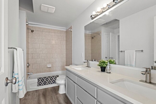 Building Photo - 3 bedroom Greenwood townhome with a view!