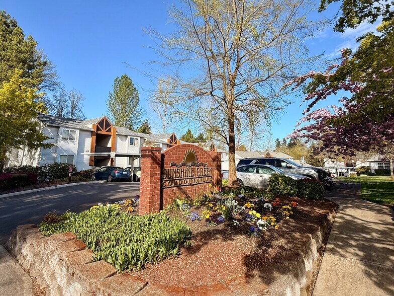 Building Photo - 10620 SW Davies Rd