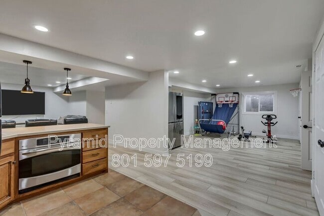 Building Photo - 10971 Cindy Cir