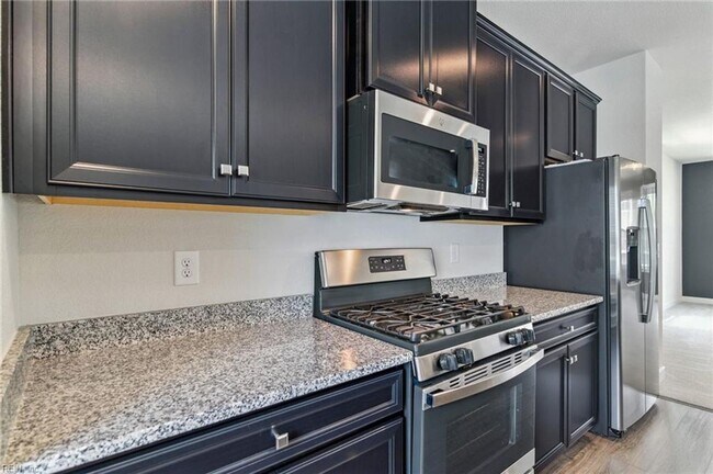 Building Photo - Newer Townhouse for lease